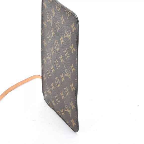 Louis Vuitton Neverfull Pochette - Picture 5 of 9